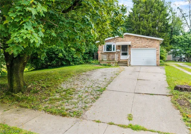 Photo 3 of Single family home for sale at 275 1st Street, Wadsworth, OH 44281 | MLS# 5234833 | Listing updated on 2026-08-28