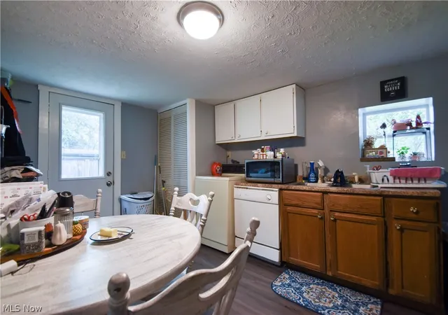 Photo 3 of Sale Pending at 902 Quentin Rd, Eastlake, OH 44095 | MLS# 5235637 | Listing updated on 2026-08-24