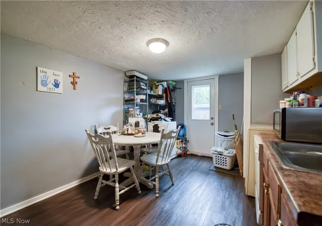 Photo 4 of Sale Pending at 902 Quentin Rd, Eastlake, OH 44095 | MLS# 5235637 | Listing updated on 2026-08-24