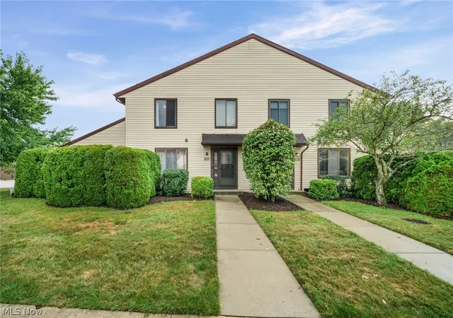 Photo 2 of Condo for sale at 32659 Jefferson Dr, Solon, OH 44139 | MLS# 5235316 | Listing updated on 2026-10-06