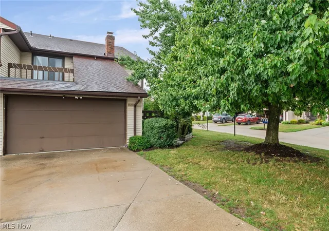 Photo 3 of Condo for sale at 32659 Jefferson Dr, Solon, OH 44139 | MLS# 5235316 | Listing updated on 2026-10-06