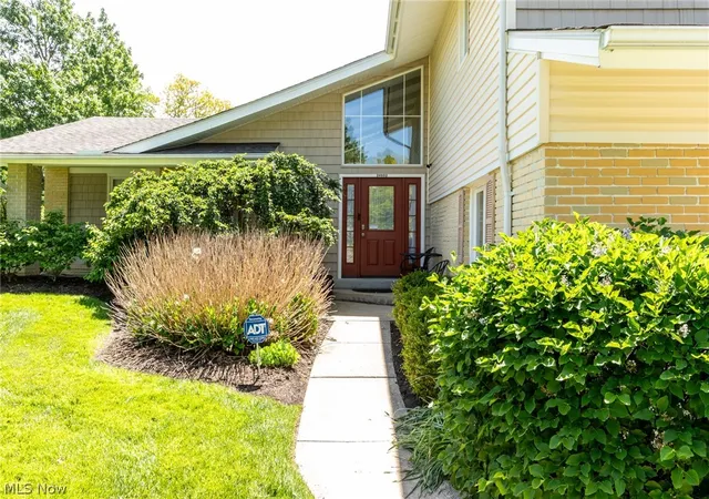 Photo 2 of Sale Pending at 24602 Hawthorne Dr, Beachwood, OH 44122 | MLS# 5212108 | Listing updated on 2026-08-11