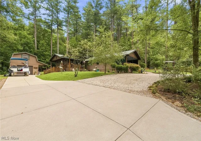 Photo 1 of Single family home for sale at 6040 Concord Dr, Bowerston, OH 44695 | MLS# 5235724 | Listing updated on 2026-08-12