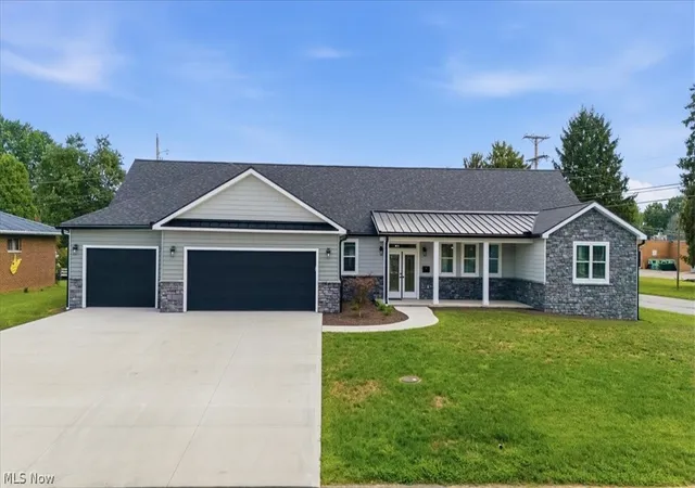 Photo 1 of Single family home for sale at 400 Crooks Ave, Ravenswood, WV 26164 | MLS# 5235727 | Listing updated on 2026-08-11