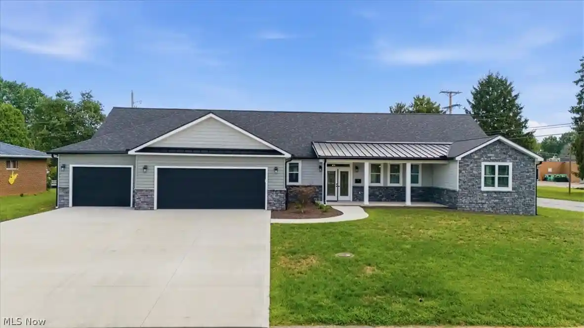 Photo 1 of Single family home for sale at 400 Crooks Ave, Ravenswood, WV 26164 | MLS# 5235727 | Listing updated on 2026-10-20