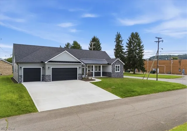 Photo 3 of Single family home for sale at 400 Crooks Ave, Ravenswood, WV 26164 | MLS# 5235727 | Listing updated on 2026-08-11