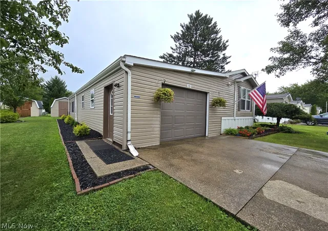 Photo 2 of Single family home for sale at 20 Apple Dr, Andover, OH 44003 | MLS# 5235441 | Listing updated on 2026-08-27