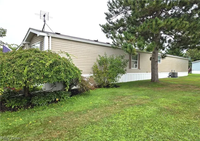 Photo 3 of Single family home for sale at 20 Apple Dr, Andover, OH 44003 | MLS# 5235441 | Listing updated on 2026-09-18