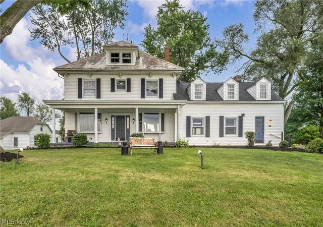 Single family home for sale at 5706 Kemary Ave SW, Navarre, OH 44662 | MLS# 5235648