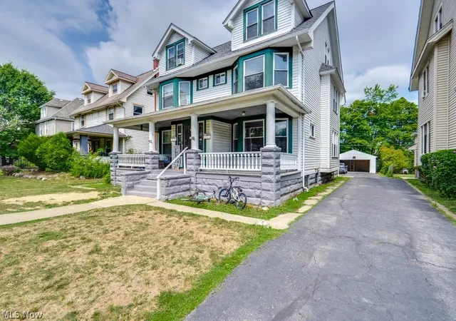 Listing Photo 4 - Condo for sale in building located at 3201 Whitethorn Rd, Cleveland, OH 44118