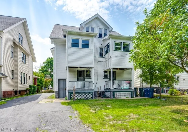 Listing Photo 5 - Condo for sale in building located at 3201 Whitethorn Rd, Cleveland, OH 44118