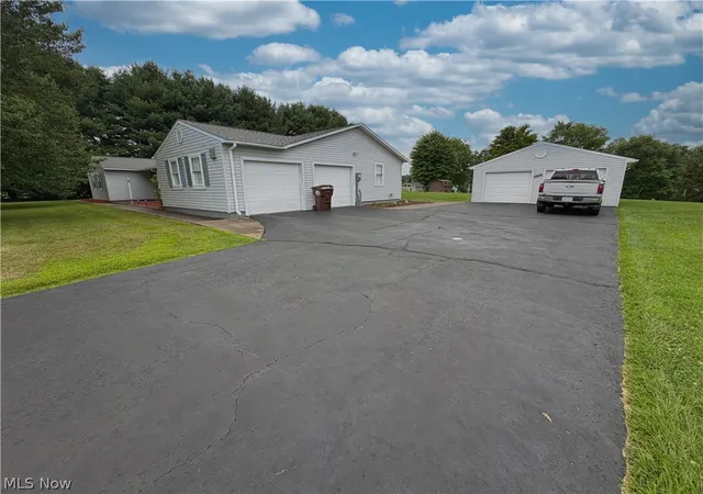 Photo 2 of Single family home for sale at 46567 Winston Dr, East Liverpool, OH 43920 | MLS# 5235379 | Listing updated on 2026-08-20