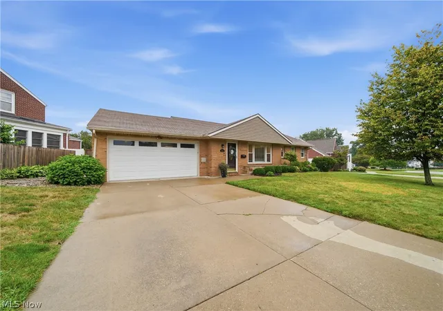 Photo 2 of Sale Pending at 315 34th Street Nw, Canton, OH 44709 | MLS# 5233409 | Listing updated on 2026-08-14