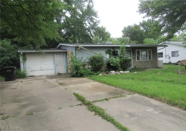 Photo 2 of Single family home for sale at 127 Belmont Ave, Elyria, OH 44035 | MLS# 5235901 | Listing updated on 2026-08-12