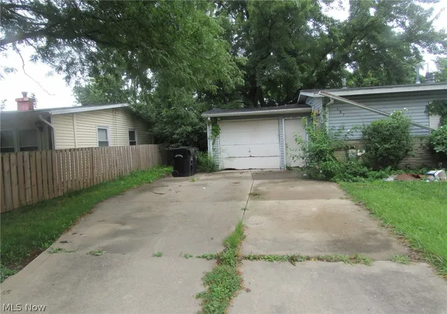 Photo 4 of Single family home for sale at 127 Belmont Ave, Elyria, OH 44035 | MLS# 5235901 | Listing updated on 2026-08-12