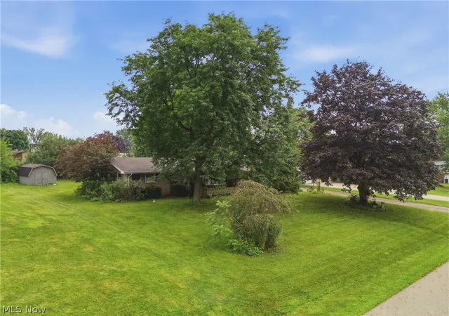 Photo 3 of Sale Pending at 5266 Glenhaven Ave, Louisville, OH 44641 | MLS# 5233461 | Listing updated on 2026-09-30
