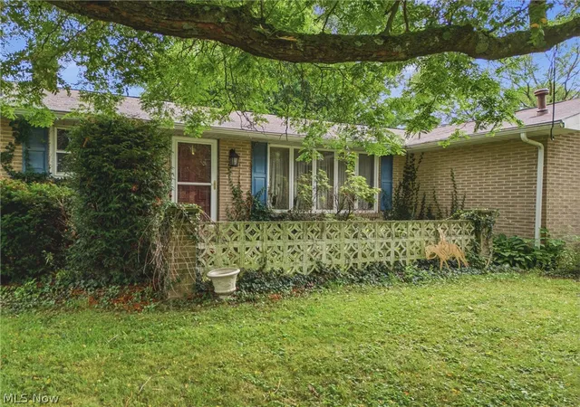 Photo 3 of Sale Pending at 5266 Glenhaven Ave, Louisville, OH 44641 | MLS# 5233461 | Listing updated on 2026-09-30