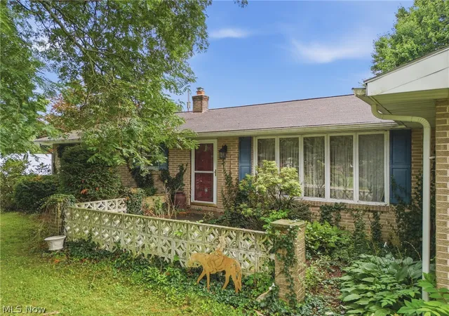 Photo 4 of Sale Pending at 5266 Glenhaven Ave, Louisville, OH 44641 | MLS# 5233461 | Listing updated on 2026-09-30