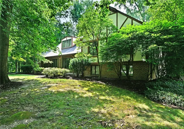 Photo 2 of Single family home for sale at 9540 Falcon Trak Ne, Warren, OH 44484 | MLS# 5235371 | Listing updated on 2026-08-12
