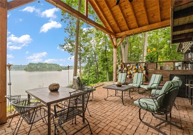 Photo 3 of Single family home for sale at 910 Pike Dr, Mansfield, OH 44903 | MLS# 5234770 | Listing updated on 2026-09-01
