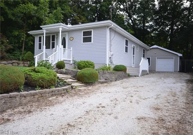 Photo 1 of Sale Pending at 2910 Farmdale Rd, Akron, OH 44312 | MLS# 5234722 | Listing updated on 2026-10-07