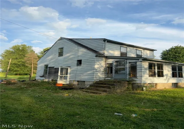 Photo 3 of Single family home for sale at 3573 Pershing Ave, Hubbard, OH 44425 | MLS# 5235565 | Listing updated on 2026-08-18