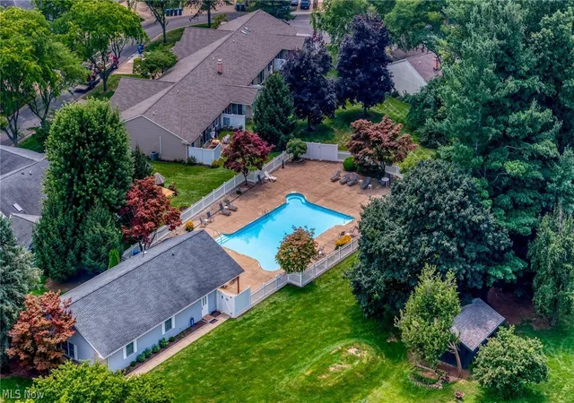Listing Photo 2 - Condo for sale in building located at 312 Lisa Ann Dr, Huron, OH 44839 - Unit #