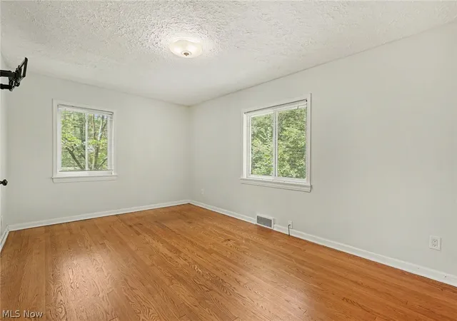 Photo 3 of Single family home for sale at 2381 Chatham Rd, Akron, OH 44313 | MLS# 5236133 | Listing updated on 2026-10-04