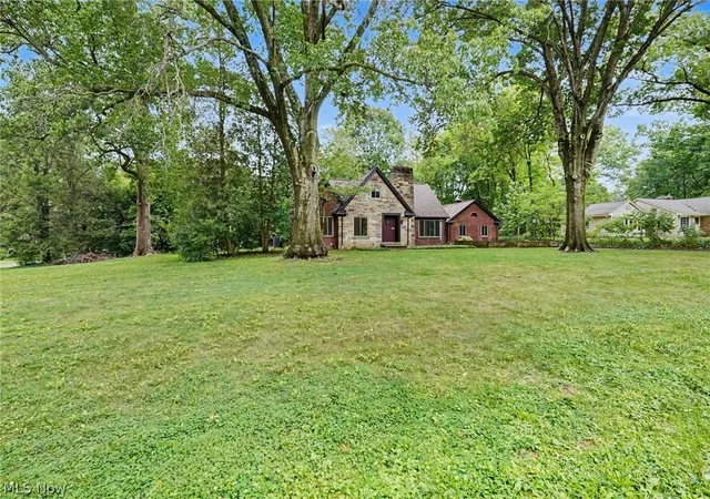 Photo 4 of Single family home for sale at 2381 Chatham Rd, Akron, OH 44313 | MLS# 5236133 | Listing updated on 2026-10-04
