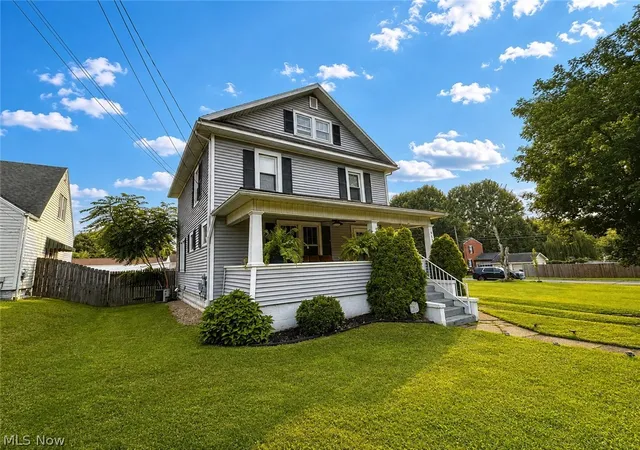 Photo 2 of Sale Pending at 952 Lakeview Dr, Parkersburg, WV 26104 | MLS# 5235851 | Listing updated on 2026-09-30