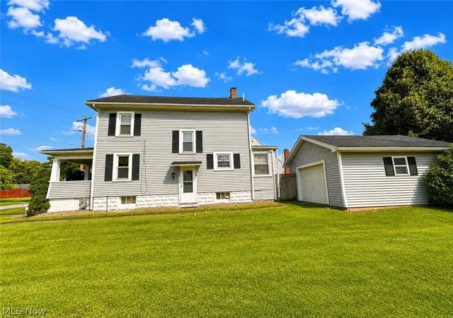 Photo 3 of Sale Pending at 952 Lakeview Dr, Parkersburg, WV 26104 | MLS# 5235851 | Listing updated on 2026-09-30