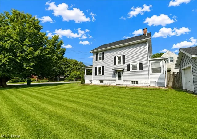 Photo 3 of Sale Pending at 952 Lakeview Dr, Parkersburg, WV 26104 | MLS# 5235851 | Listing updated on 2026-09-30