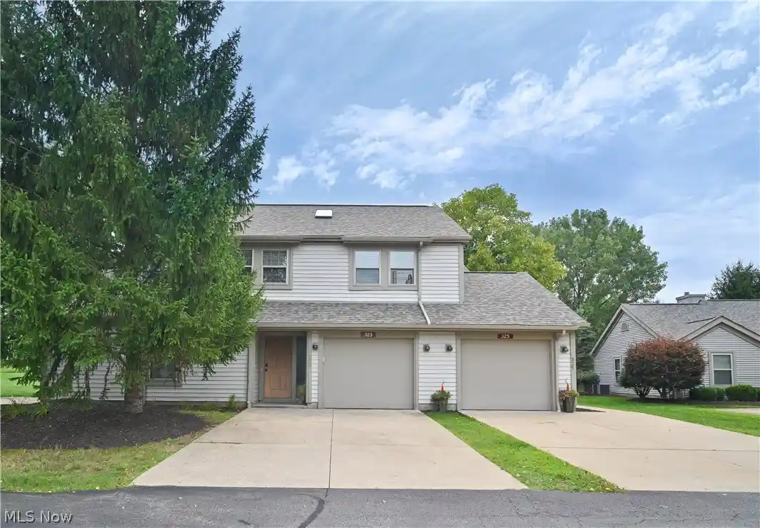 Listing Photo 1 - Condo for sale in 325 S Linden Ct located at 325 S Linden Ct, Warren, OH 44484 - Unit 325 S Linden Ct