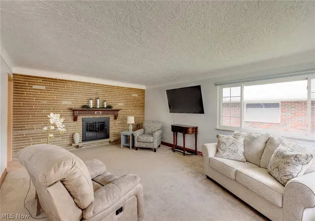 Photo 3 of Sale Pending at 200 Selden Ave, Akron, OH 44301 | MLS# 5235562 | Listing updated on 2026-08-16