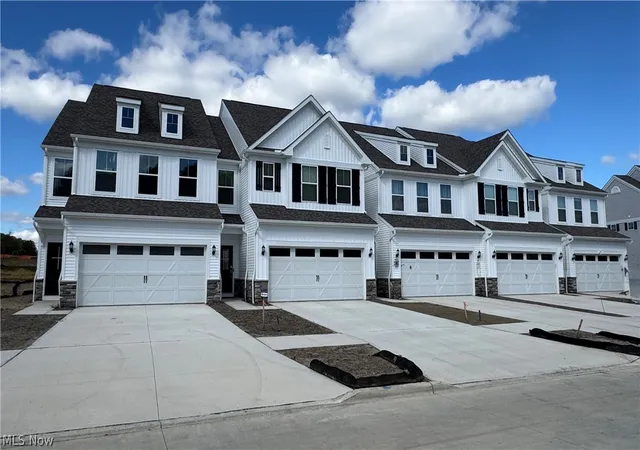 Photo 3 of Townhouse for sale at 940 1 Memory Ln, Aurora, OH 44202 | MLS# 5236177 | Listing updated on 2026-09-16