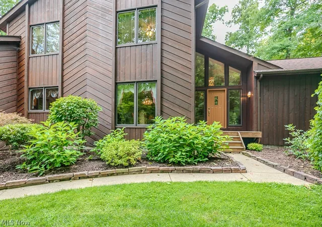 Photo 2 of Single family home for sale at 9731 Riverwood Ln, Chagrin Falls, OH 44023 | MLS# 5235484 | Listing updated on 2026-10-30