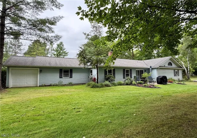 Listing Photo 2 - Condo for sale in building located at 103 Burlington Oval Dr, Chardon, OH 44024 - Unit #