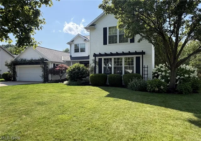Photo 2 of Sale Pending at 907 Glenview Dr, Huron, OH 44839 | MLS# 5235012 | Listing updated on 2026-08-18