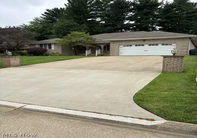 Photo 2 of Single family home for sale at 3986 April Dr, Green, OH 44685 | MLS# 5234462 | Listing updated on 2026-08-19