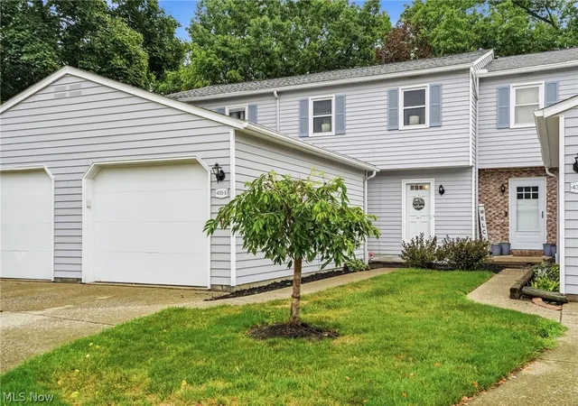 Photo 1 of Sale Pending at 435 Abbeyville Rd #E5, Medina, OH 44256 | MLS# 5229841 | Listing updated on 2026-08-17