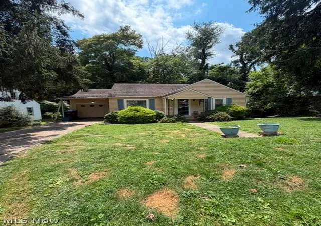 Photo 1 of Single family home for sale at 2090 Norwood Blvd, Zanesville, OH 43701 | MLS# 5235996 | Listing updated on 2026-08-13