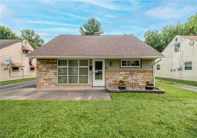 Photo 1 of Sale Pending at 185 N Main St, Youngstown, OH 44515 | MLS# 5235224 | Listing updated on 2026-08-31