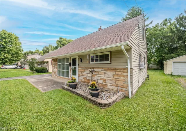 Photo 3 of Sale Pending at 185 N Main St, Youngstown, OH 44515 | MLS# 5235224 | Listing updated on 2026-08-31