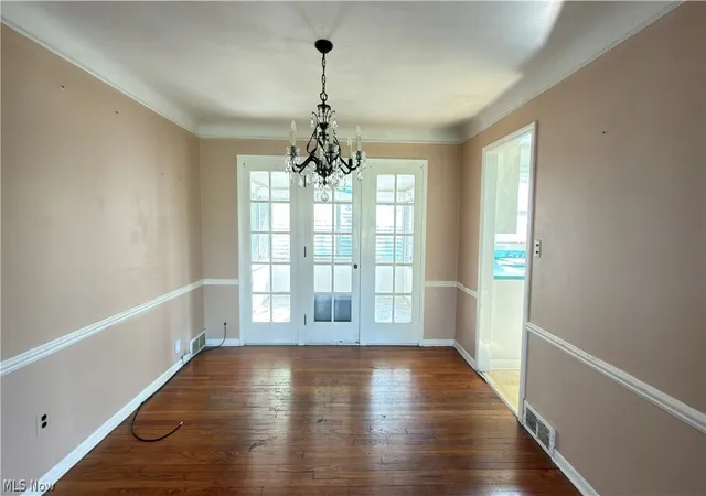 Photo 4 of Single family home for sale at 3074 Keswick Rd, Cleveland, OH 44120 | MLS# 5236327 | Listing updated on 2026-09-21