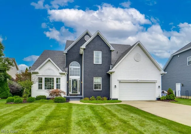 Photo 1 of Sale Pending at 325 Fieldcrest Dr, Fairlawn, OH 44333 | MLS# 5236240 | Listing updated on 2026-09-17
