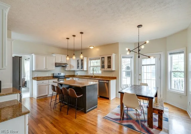 Photo 4 of Sale Pending at 325 Fieldcrest Dr, Fairlawn, OH 44333 | MLS# 5236240 | Listing updated on 2026-09-17