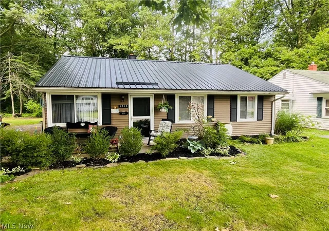 Photo 1 of Sale Pending at 1015 Union Ave, Ashtabula, OH 44004 | MLS# 5235808 | Listing updated on 2026-08-19
