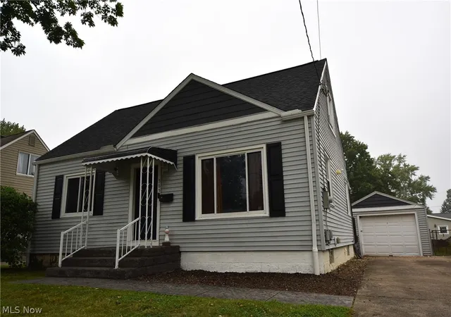 Photo 1 of Single family home for sale at 565 E Hopocan Ave, Barberton, OH 44203 | MLS# 5236366 | Listing updated on 2026-08-13