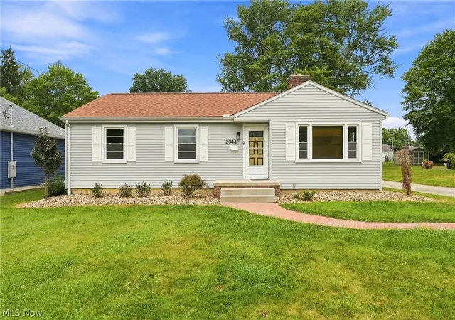 Photo 2 of Sale Pending at 2944 Howell Dr, Youngstown, OH 44514 | MLS# 5236375 | Listing updated on 2026-08-18