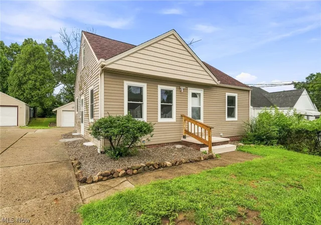 Photo 1 of Sale Pending at 1534 Norwood Pl Nw, Canton, OH 44709 | MLS# 5236208 | Listing updated on 2026-08-18